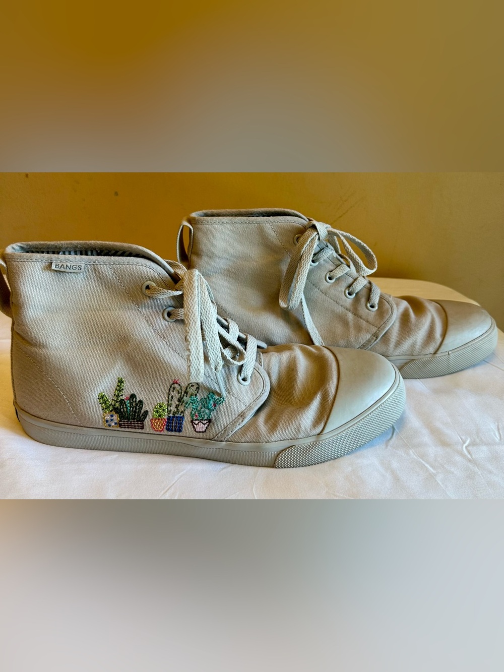 Bangs London Fog Succulent High Top Sneakers Women’s Size 10.5 Men’s 9